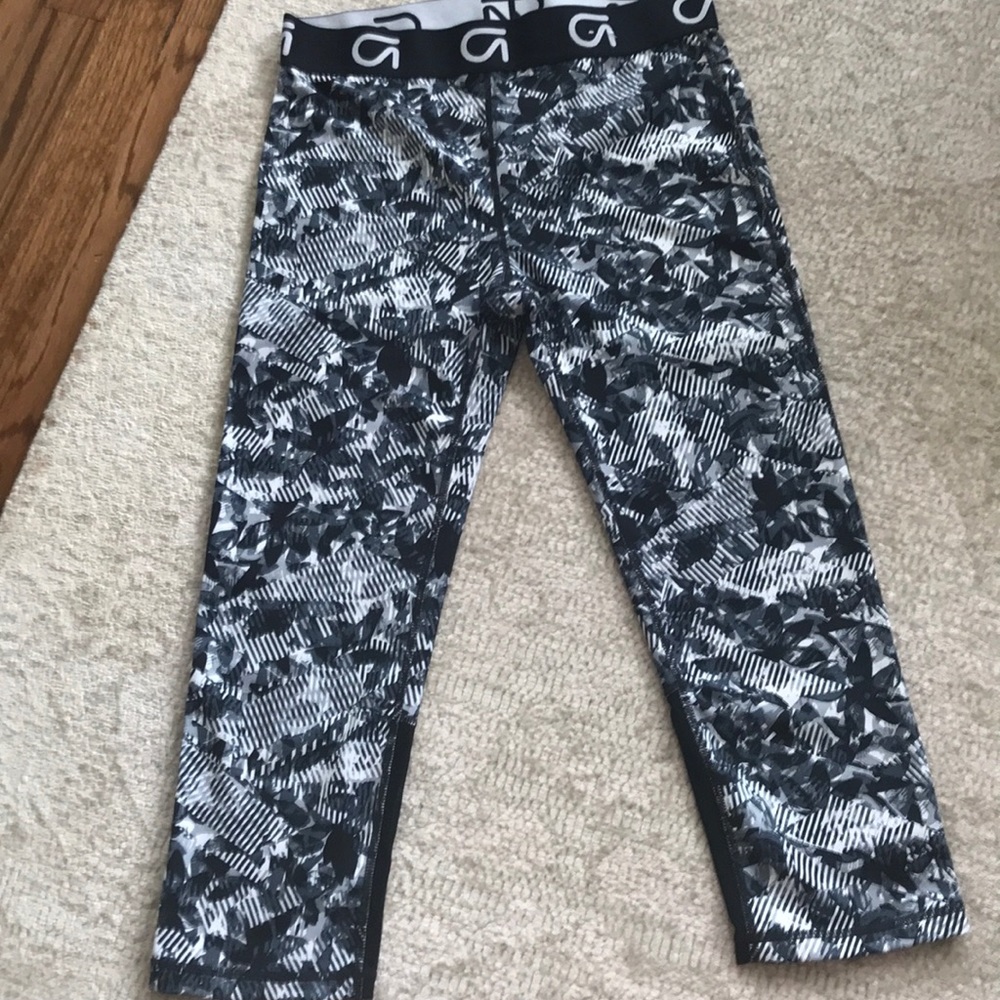 Cropped yoga pants from Gap size  M